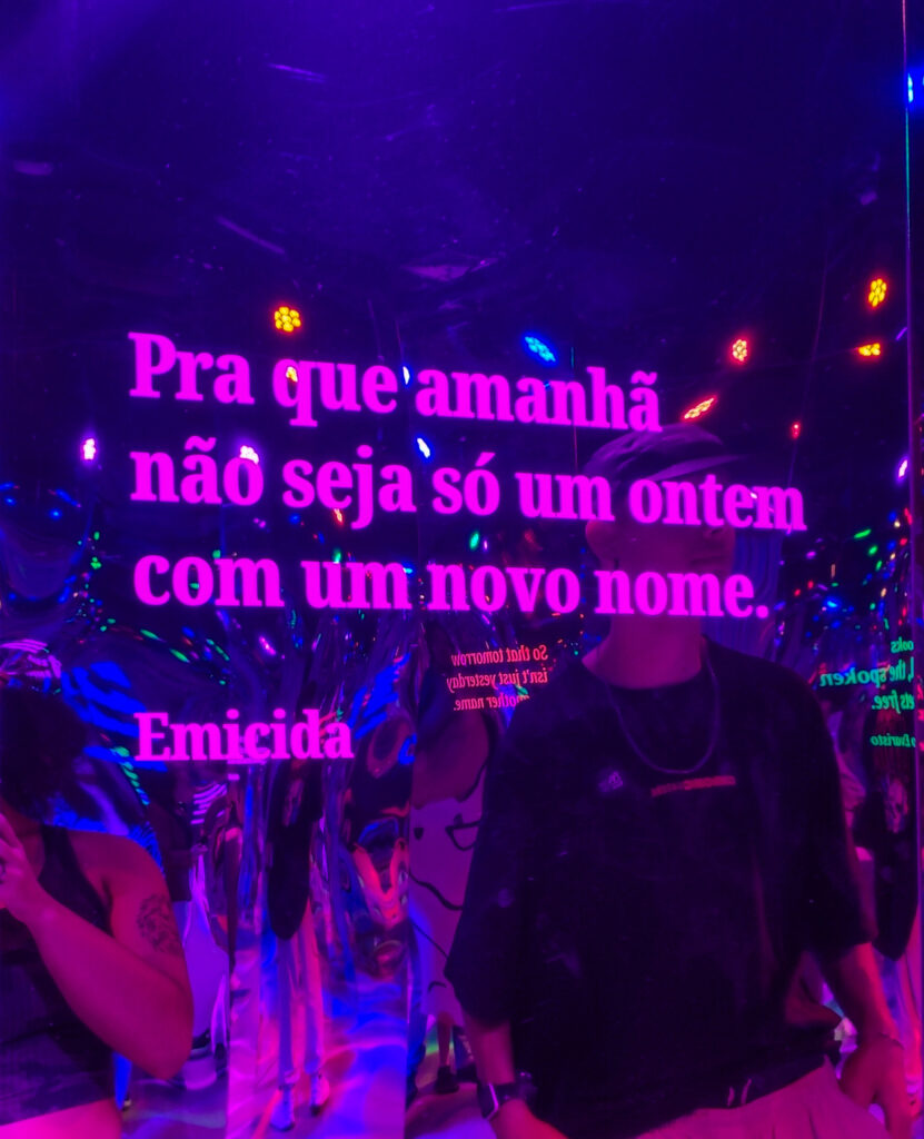 Frase: Pra que amanhã não seja só um ontem com um novo nome. 
Emicida