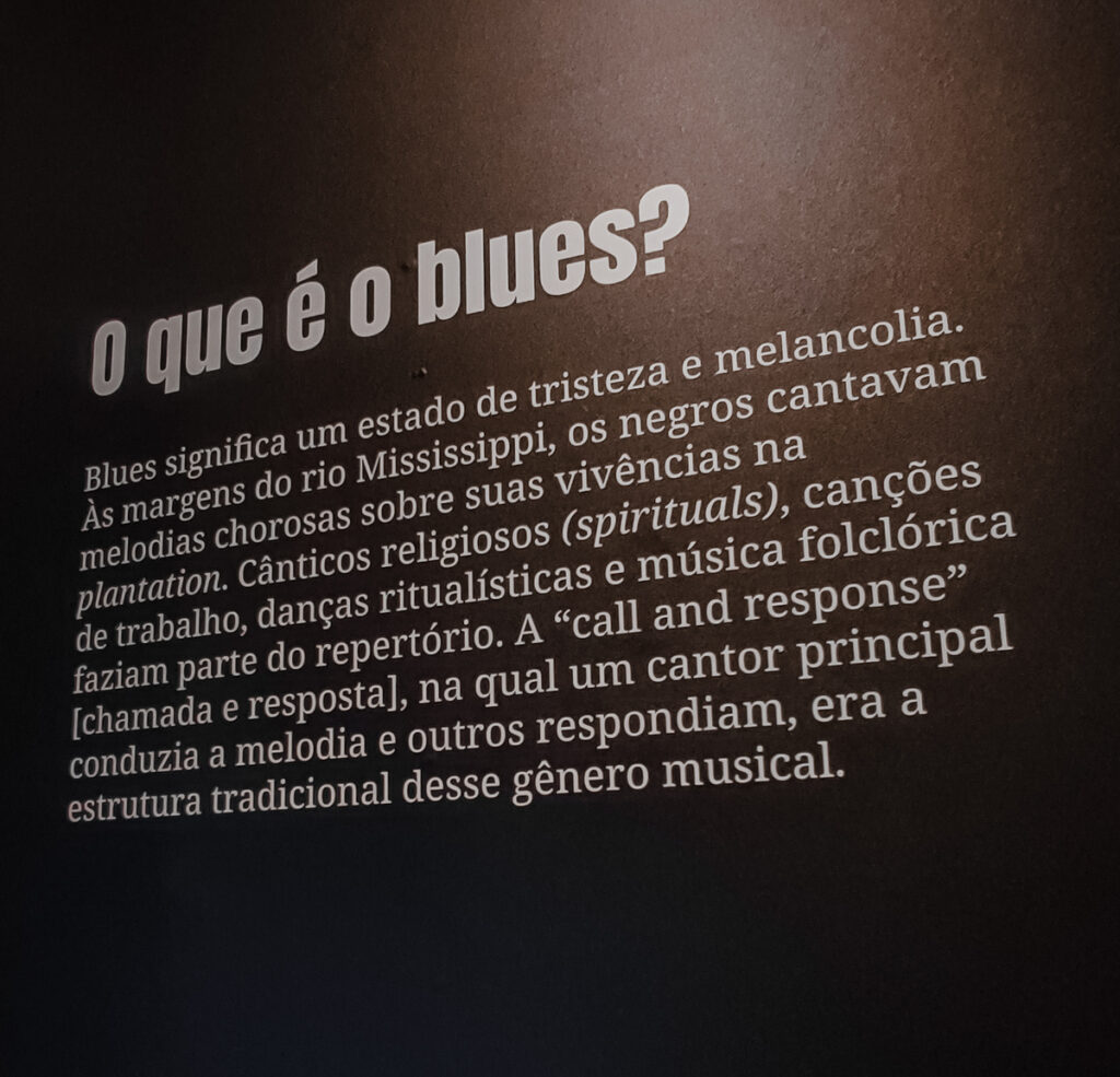 Descrição que explica o que é o blues (texto completo abaixo)