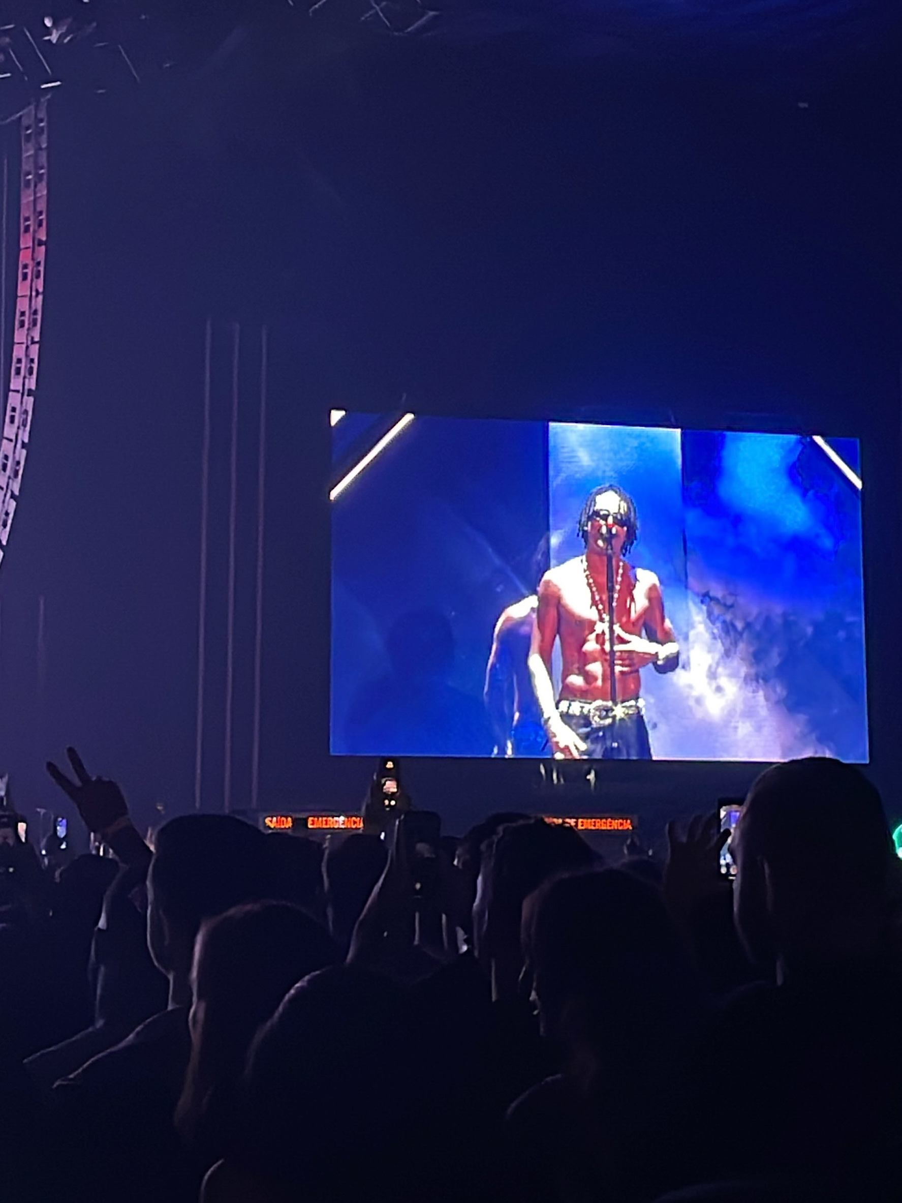 Matuê cantando na 333 tour