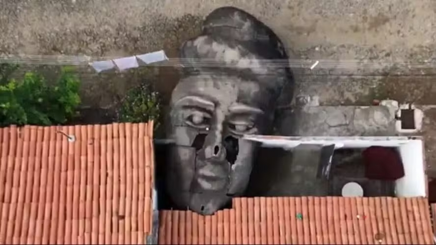 imagem da cabeça do santo na vida real, vista de cima