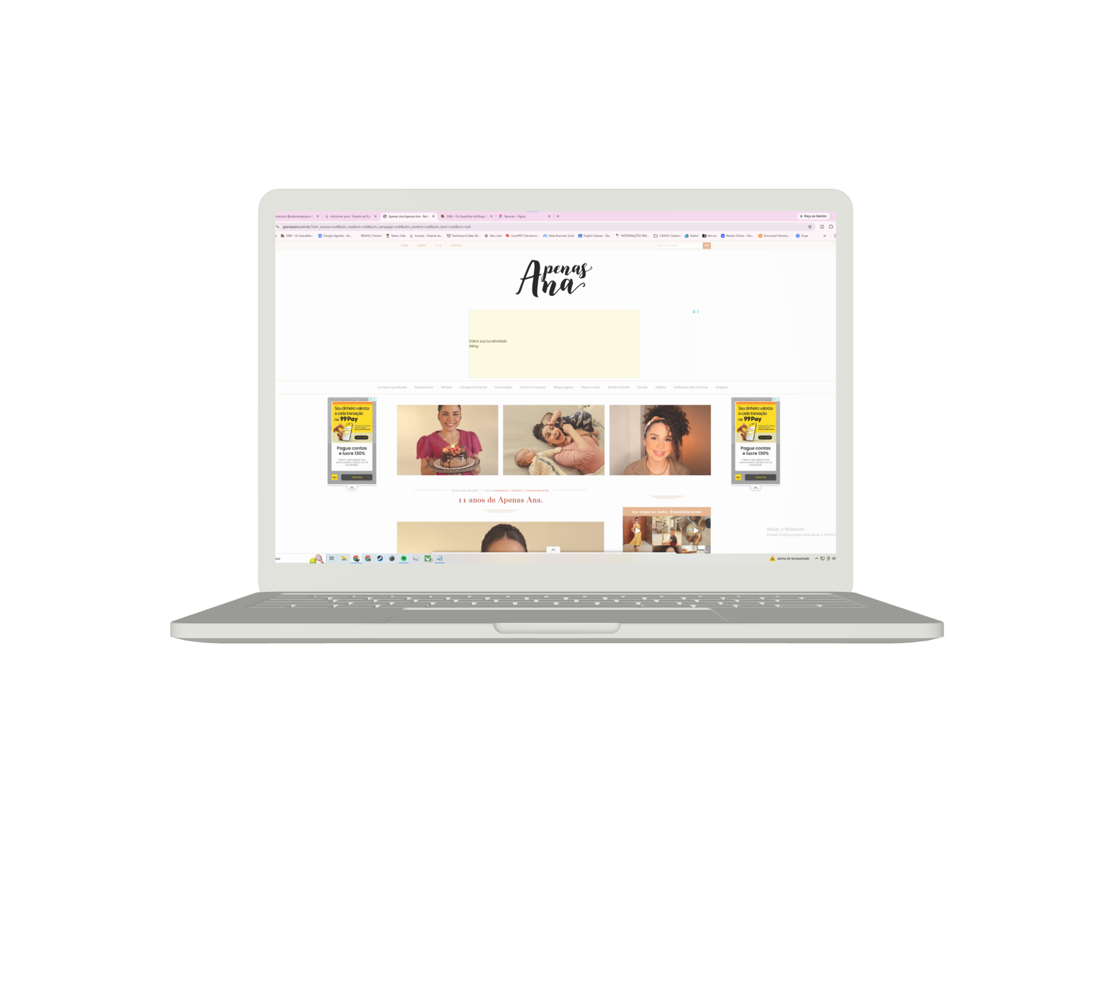 Computador com o blog "Apenas Ana" na tela